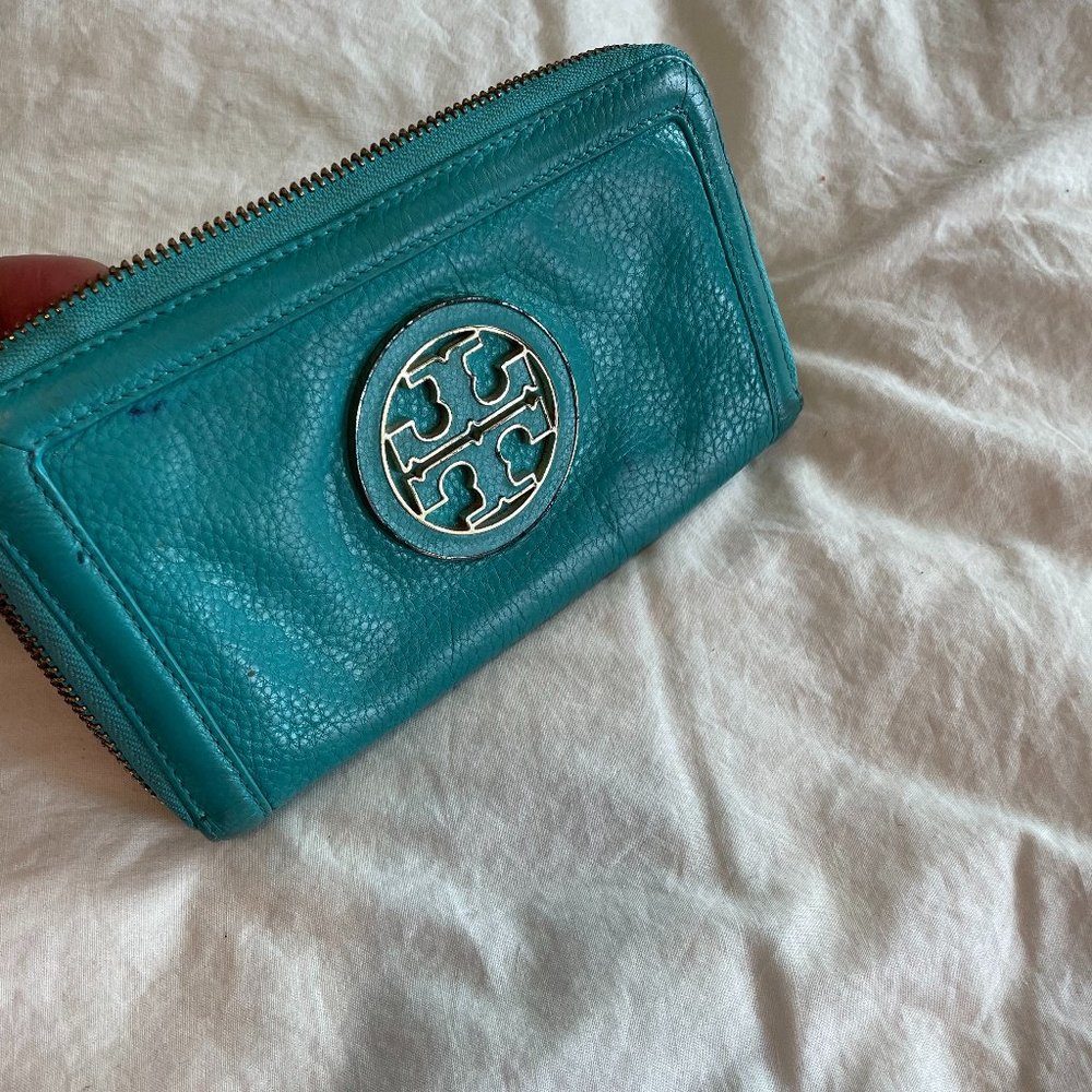 AUTHENTIC TORY BURCH AQUA (TURQUOISE) ZIP AROUND WALLET